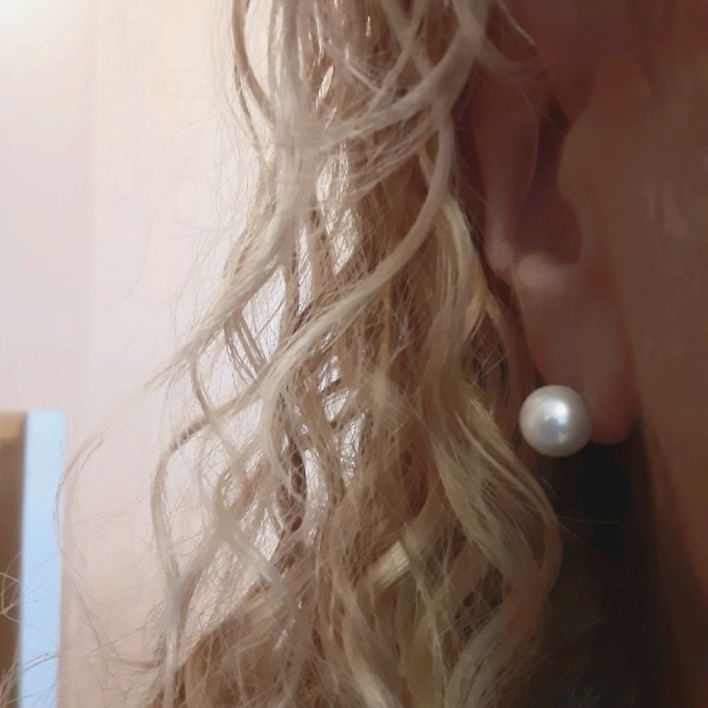 Pearl stud
